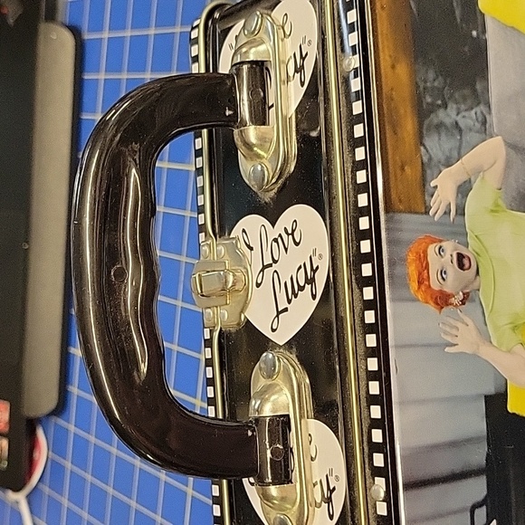 I Love Lucy Tin 7" x 5" x 3", Handled Box - Picture 6 of 8
